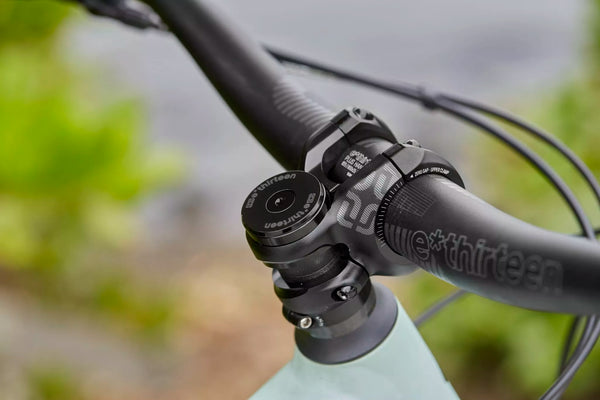 E*Trzynaście górna czapka + zestaw słuchawkowy Czarny ST1UPA-1111