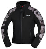 iXS Softshell Mc-Jacka So Moto i svart och camo med huva och dragkedjor. Stilren design med kamouflagedetaljer på ärmarna och justerbara ärmslut.